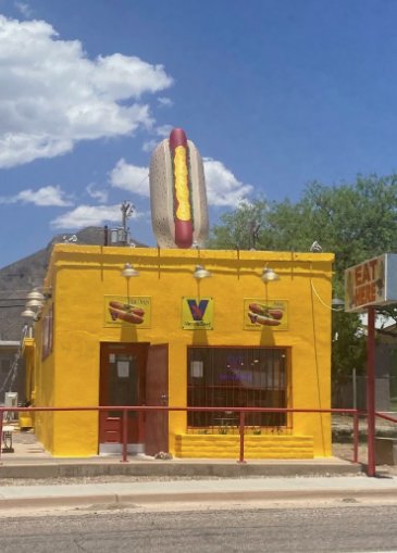 A family-owned fast-food restaurant serving the finest Chicago-style hot dogs and much more!